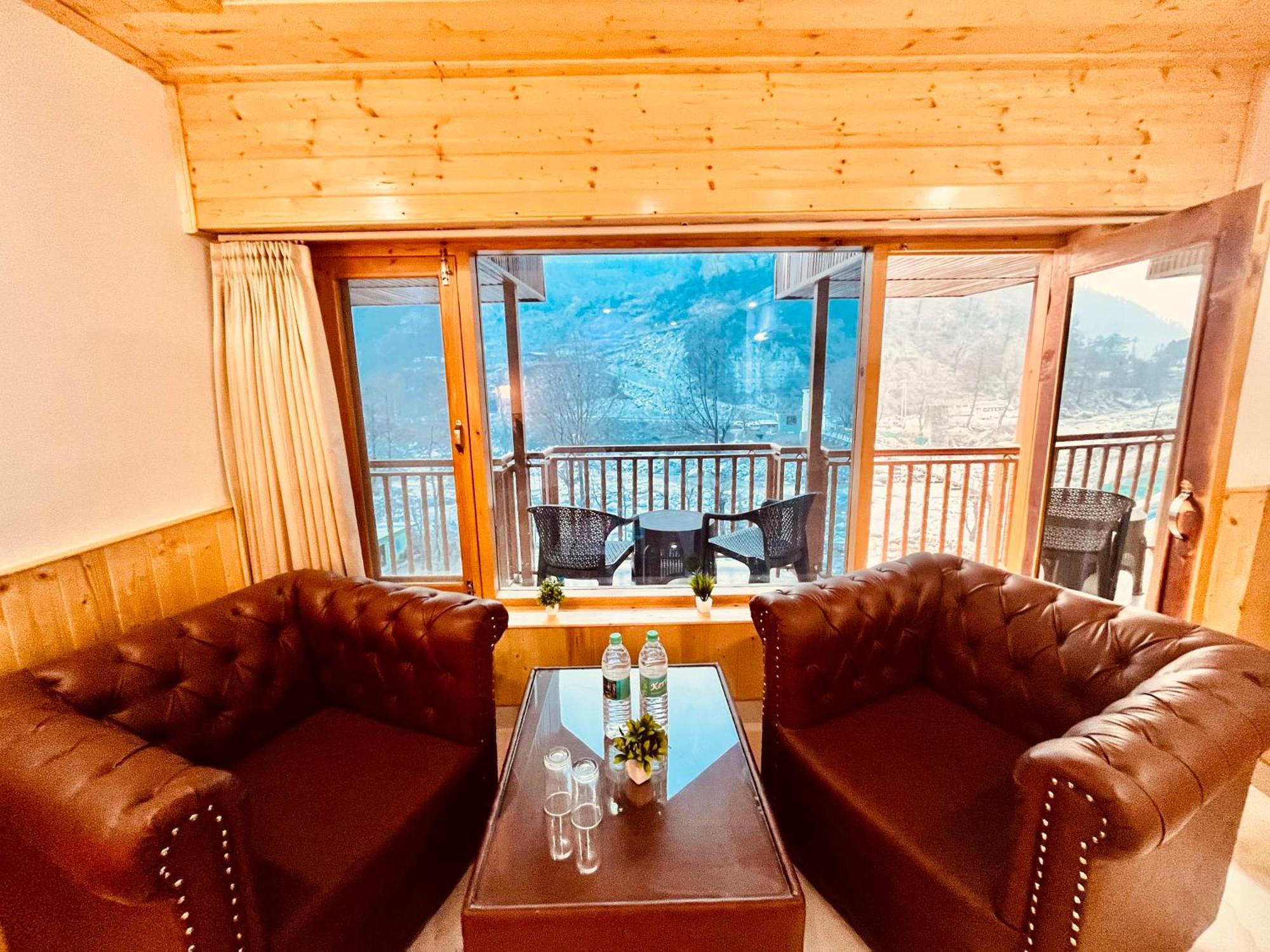 Himalayan Fort Resort, Manali - ! Riverside Property !! Big Lawn With Bonfire !! Best Selling !! Scenic River & Mountais View !! Big Parking !! Luxury Balcony Rooms !! Playing Zone !! Property Of The Year ! M 98160-43600 Exterior photo