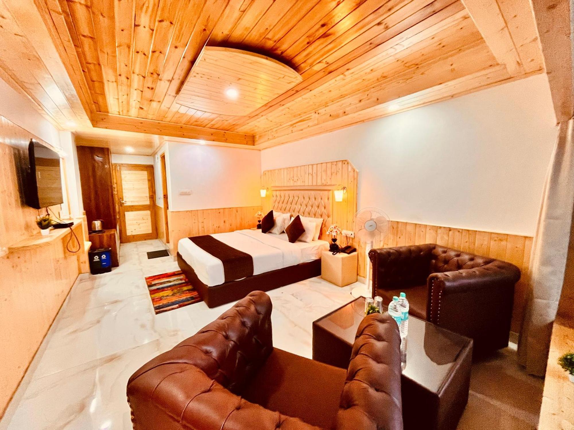 Himalayan Fort Resort, Manali - ! Riverside Property !! Big Lawn With Bonfire !! Best Selling !! Scenic River & Mountais View !! Big Parking !! Luxury Balcony Rooms !! Playing Zone !! Property Of The Year ! M 98160-43600 Exterior photo
