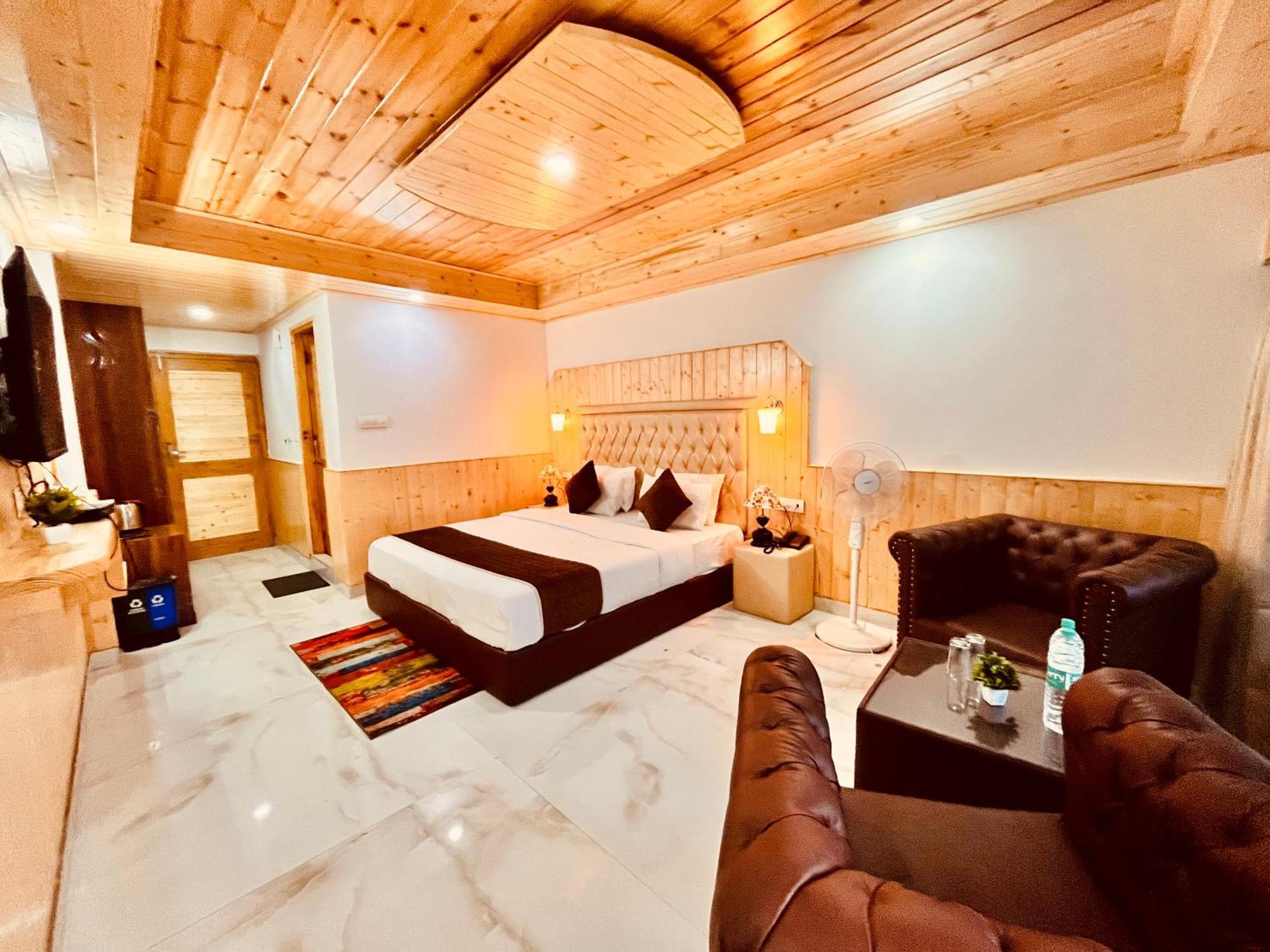 Himalayan Fort Resort, Manali - ! Riverside Property !! Big Lawn With Bonfire !! Best Selling !! Scenic River & Mountais View !! Big Parking !! Luxury Balcony Rooms !! Playing Zone !! Property Of The Year ! M 98160-43600 Exterior photo