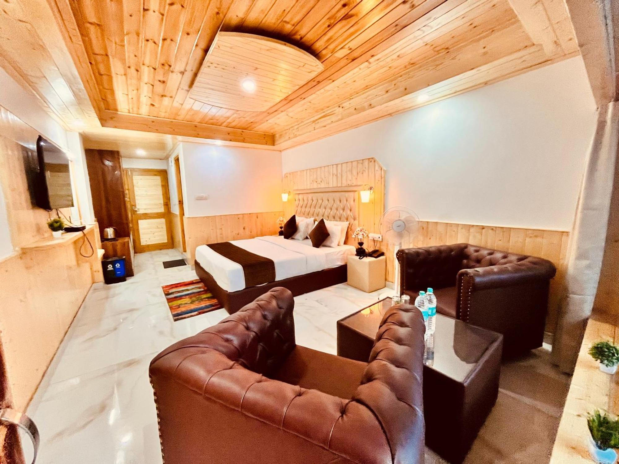 Himalayan Fort Resort, Manali - ! Riverside Property !! Big Lawn With Bonfire !! Best Selling !! Scenic River & Mountais View !! Big Parking !! Luxury Balcony Rooms !! Playing Zone !! Property Of The Year ! M 98160-43600 Exterior photo