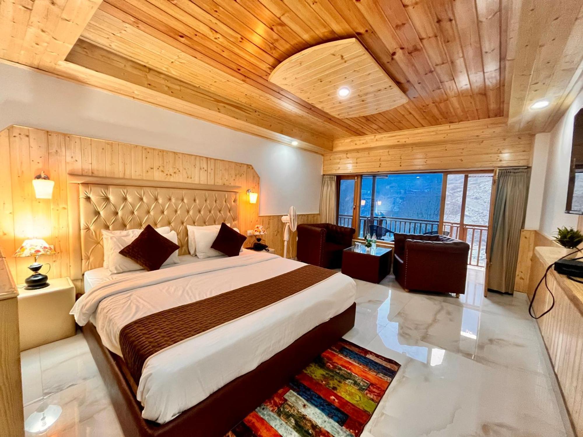 Himalayan Fort Resort, Manali - ! Riverside Property !! Big Lawn With Bonfire !! Best Selling !! Scenic River & Mountais View !! Big Parking !! Luxury Balcony Rooms !! Playing Zone !! Property Of The Year ! M 98160-43600 Exterior photo