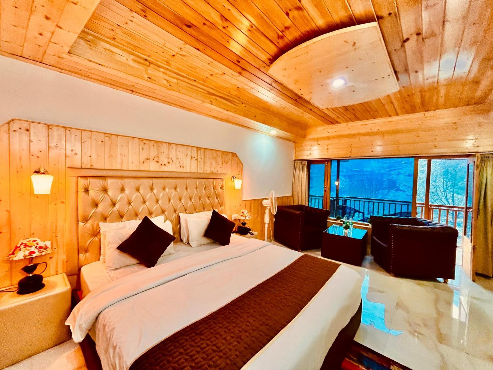 Himalayan Fort Resort, Manali - ! Riverside Property !! Big Lawn With Bonfire !! Best Selling !! Scenic River & Mountais View !! Big Parking !! Luxury Balcony Rooms !! Playing Zone !! Property Of The Year ! M 98160-43600 Exterior photo